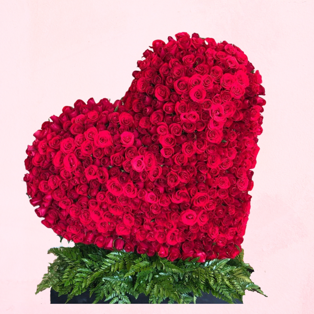 Corazón inclinado de 400 rosas – Arreglos Boutique